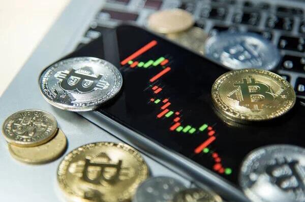 What Happens When Bitcoin Faces a Split？